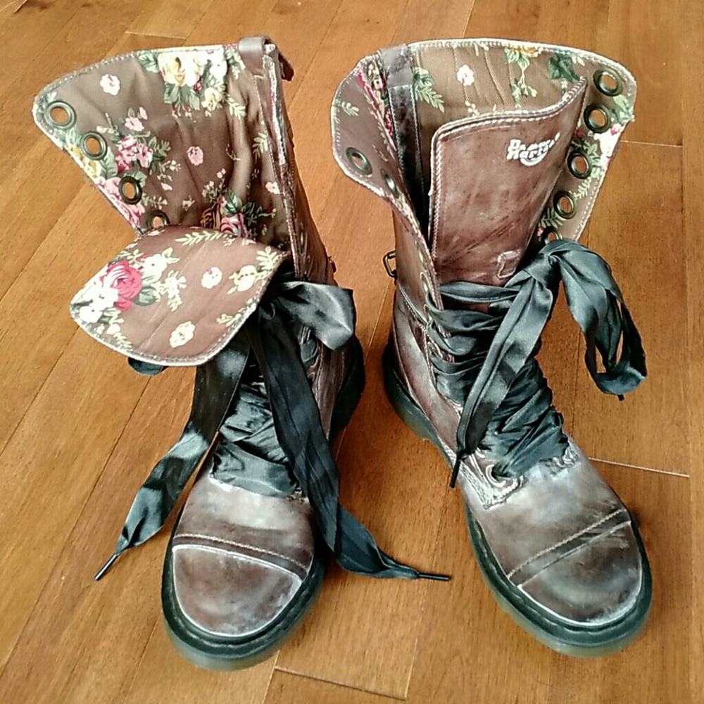 Dr. Martens Victory 1914 boots Brown